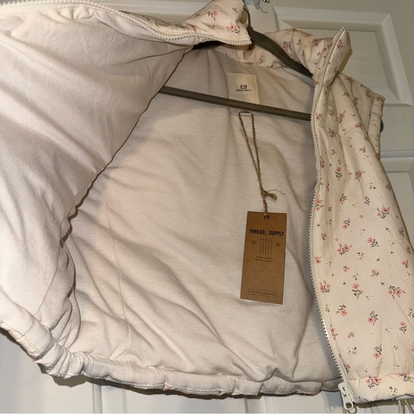 Thread & Supply Cream off white Quilted Puffer Vest floral with pockets S NWT - Picture 8 of 12